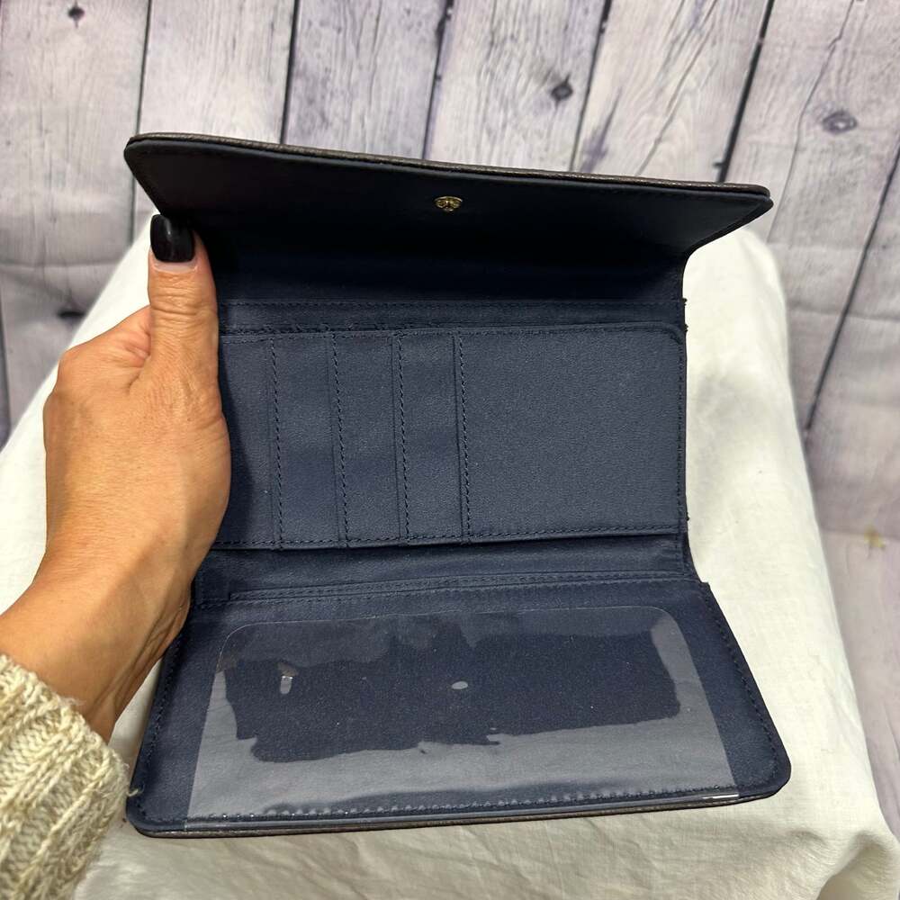 Tommy Hilfiger Trifold Checkbook Wallet - Picture 7 of 8